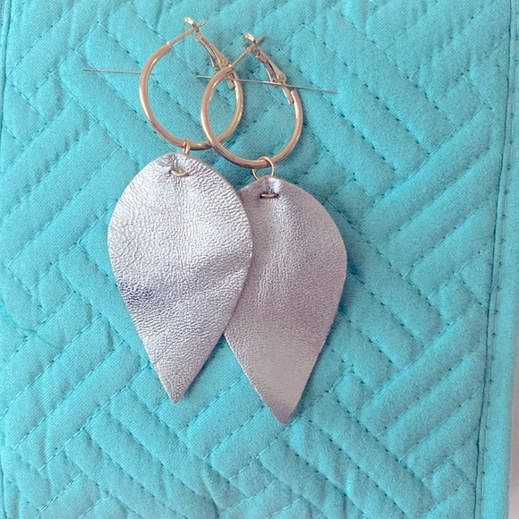 GOLD leather earrings - Picture 1 of 4